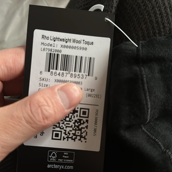 Arc’teryx Rho Lightweight Wool Toque Black Beanie Hat - Picture 6 of 6